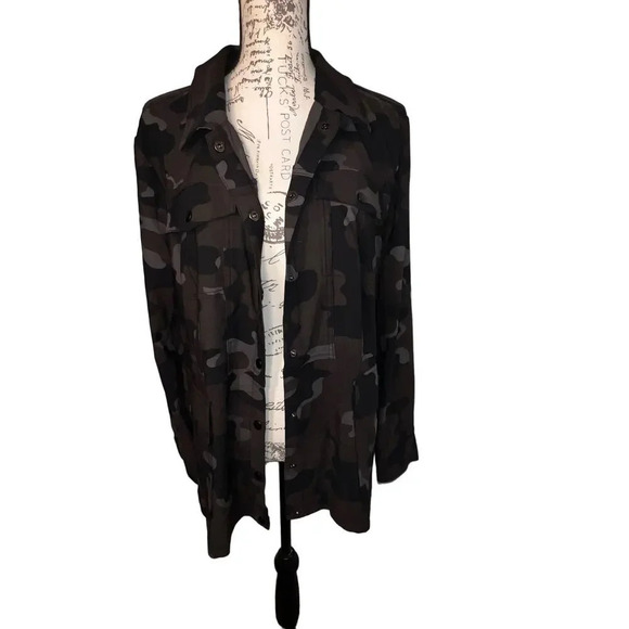 G.I.LI, cargo camo, long sleeve button snap pockets,stretchy knit jacket Lg - Picture 2 of 9